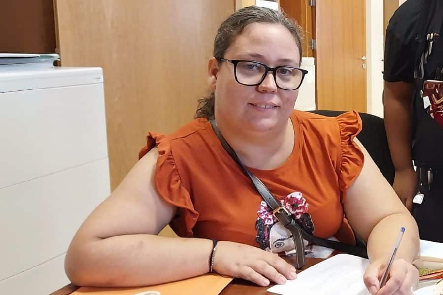 Sonia Hernández, mujer con discapacidad intelectual que consiguió plaza en las oposiciones de 2019 a Grupo profesional E0 Tareas complementarias de Apoyo